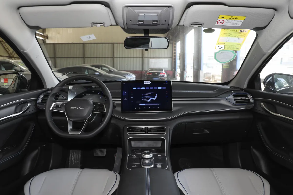 比亚迪 BYD 驱逐舰05 8