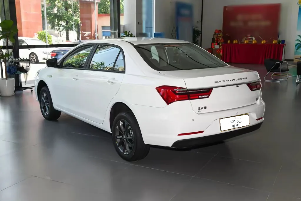 比亚迪 BYD 秦EV 6