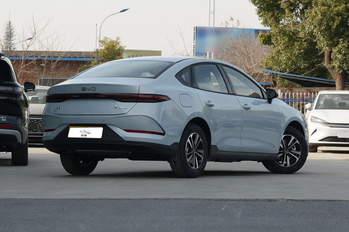 比亚迪 BYD 秦PLUS DM-i 8