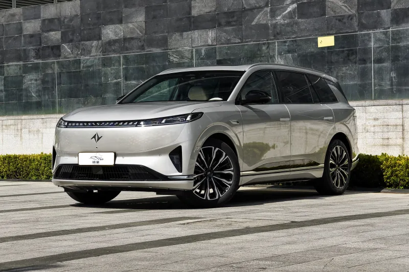 东风 Dongfeng eπ008