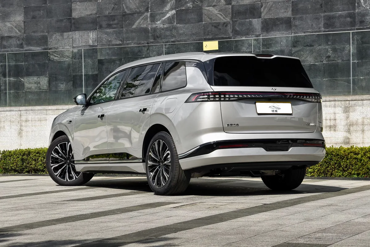 东风 Dongfeng eπ008 5