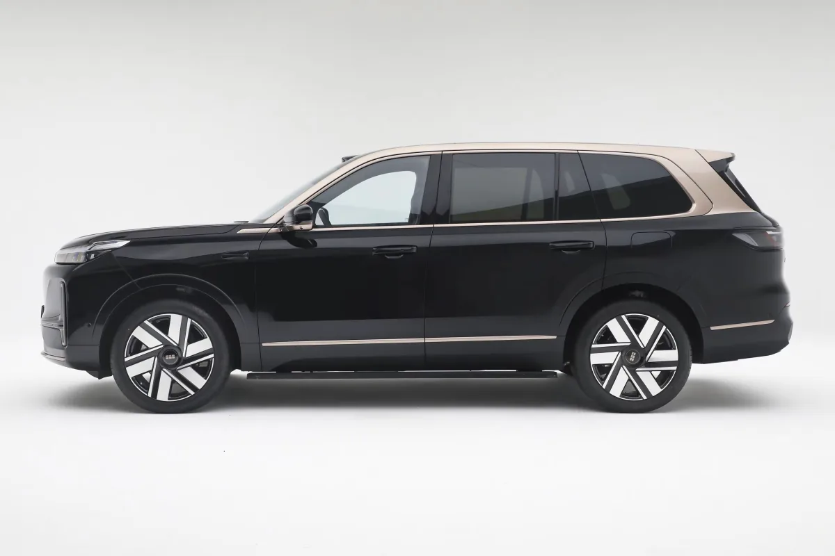吉利 Geely 银河M9 3